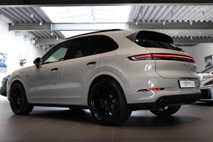 Bild 2 av Porsche Cayenne E-Hybrid Moms