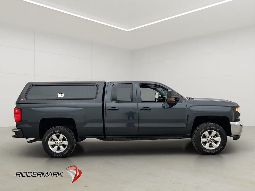 Bild 2 av Chevrolet Silverado 1500 Dubbelhytt Z71 5.3 4WD Drag BOSE B-Kamera CARPLAY