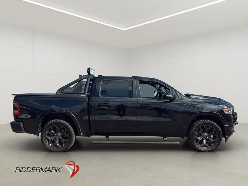 Bild 2 av RAM 1500 Crew Cab Dodge Limited Night V8 4x4 Pano Luft H/K CARPLAY MOMS