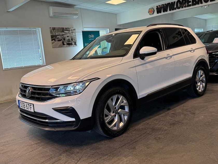 Bild 2 av Volkswagen Tiguan 1.5 TSI ACT Drag B-kamera Carplay Värmare MOMS 150hk