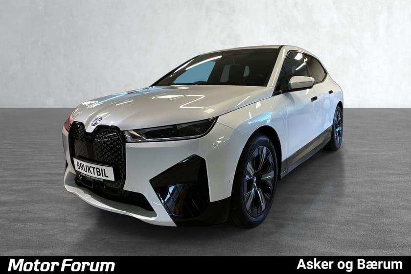 Bilde 1 av BMW iX xDrive40 FULLY CHARGED/HENGERFESTE/360KAM/HARMAN+++/INNBYTTE
