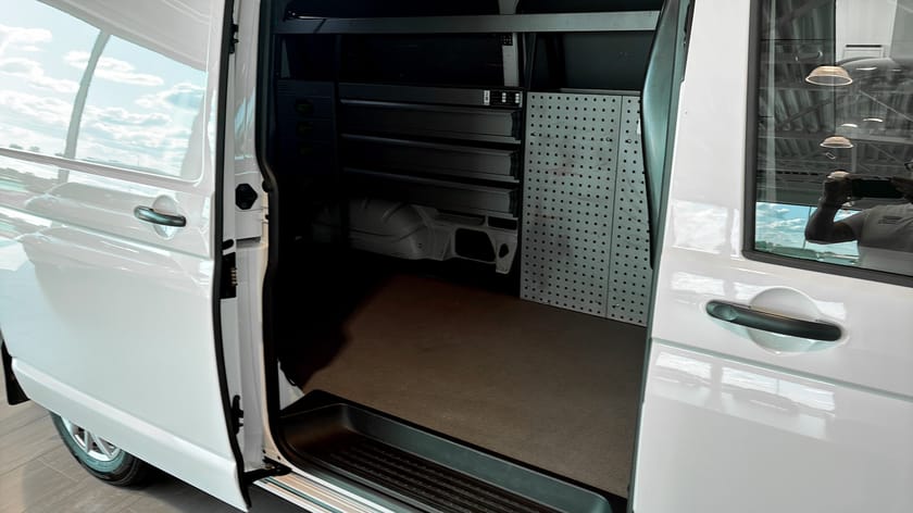 Bild 5 av Volkswagen Transporter T30 150HK DSG/Inredning skåp
