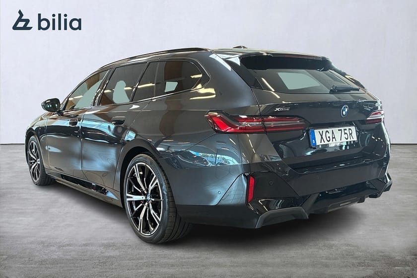 Bild 2 av BMW 550e xDrive Touring M Sport PRO B&W Panorama 360 Kamera Head up Drag