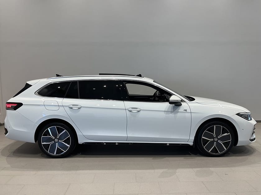 Bild 4 av Volkswagen Passat Variant eHybrid 272 DSG6 R-LINE | LAGERBIL