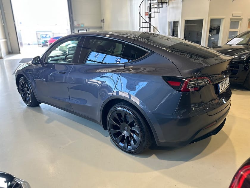 Bild 4 av Tesla Model Y Long Range AWD 514hk / Dragkrok / Moms