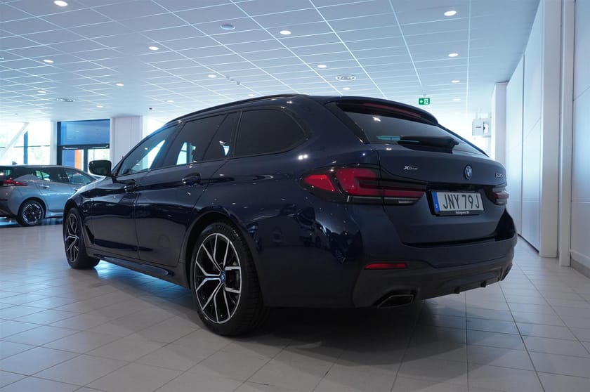 Bild 4 av BMW 530e xDrive Touring M-Sport Komfortstol 292hk