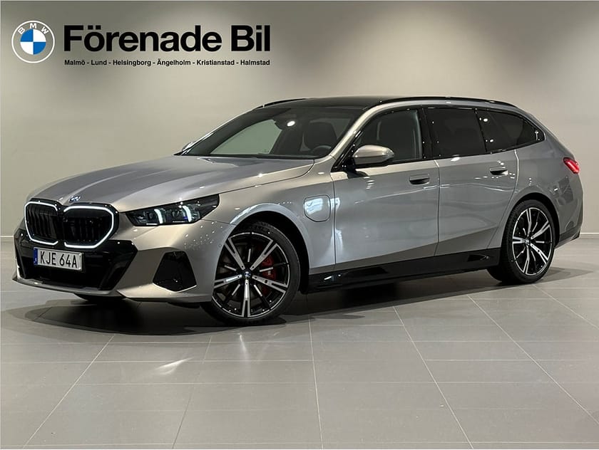 Bild 1 av BMW 550e xDrive Touring M Sport Pro Innovation Drag B&W 20"