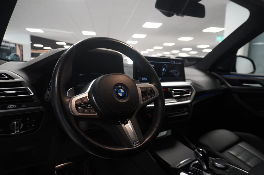Bild 2 av BMW X3 xDrive30e xDrive 30e M Sport Pano Fartpilot HUD Adaptiva LED