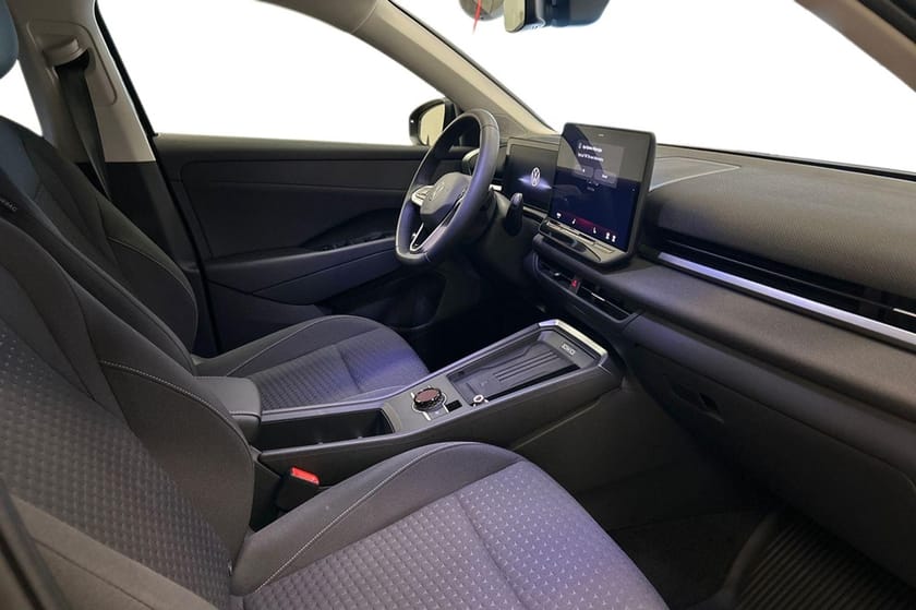 Bild 5 av Volkswagen T-Roc Life 1.5 eTSI 150hk LED plus Teknikpaket