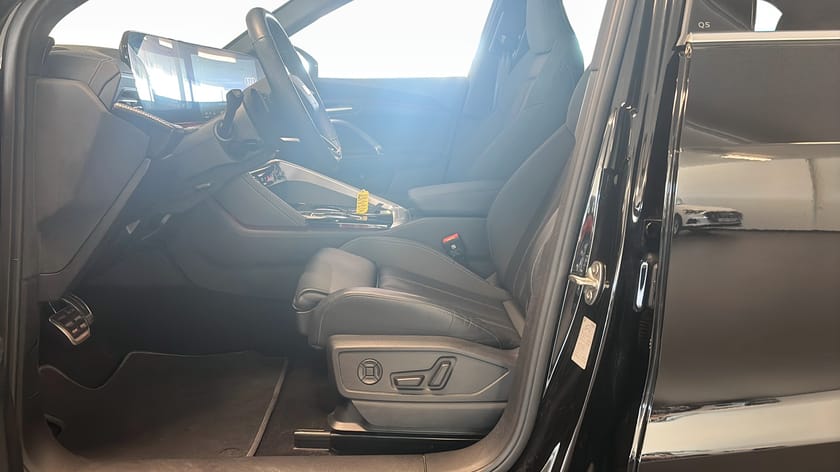 Bild 2 av Audi Q5 e-hybrid quattro Laddhybrid 367 HK S-line, Matrix, Drag
