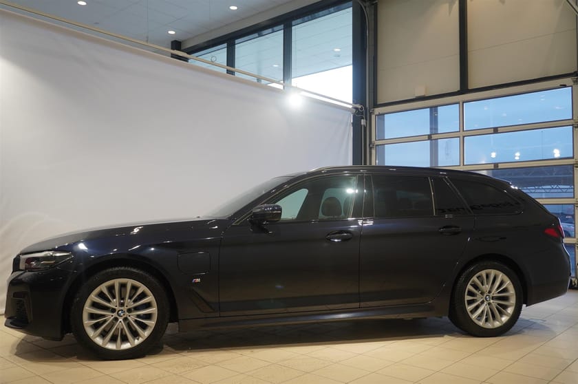 Bild 3 av BMW 530e xDrive Touring M-Sport Backkamera Drag Navi