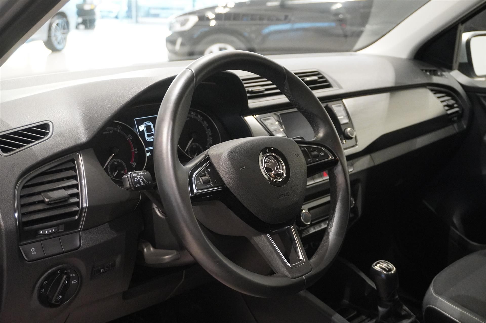 Skoda Fabia 1.0 MPi Style P-Sensor 2019, bild 2/10