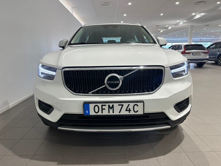 Bild 2 av Volvo XC40 B4 II FWD Bensin MomAdv NaviPro Edt / Navigation / Panoramatak / Dragkrok / Backkamera /