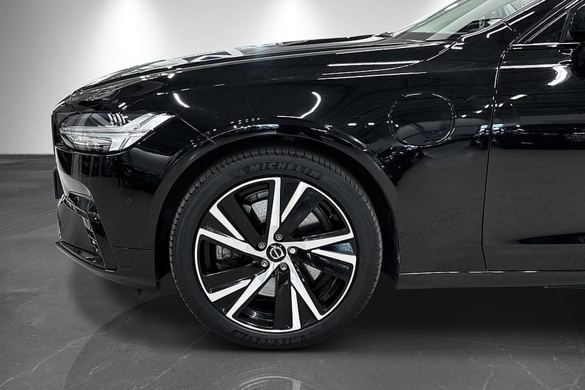 Bild 2 av Volvo V90 Recharge T6 AWD Dark Plus Moms Kamera H/K Skinn Drag
