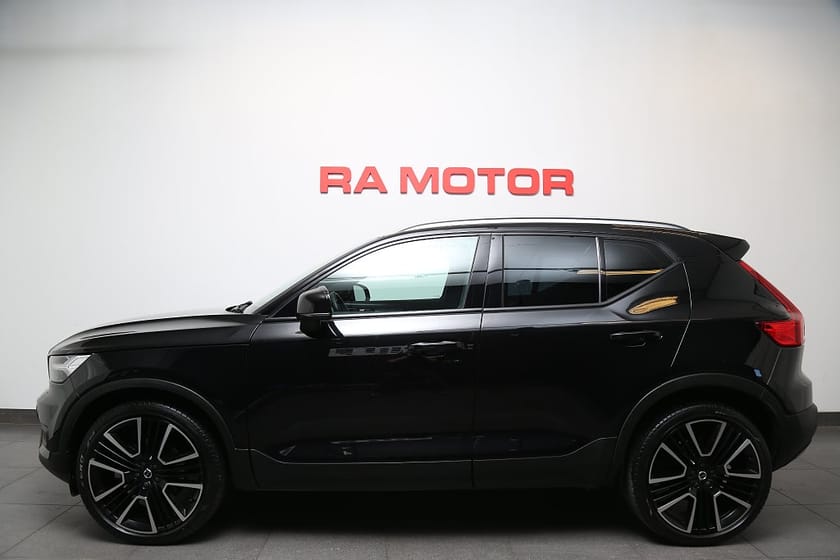 Bild 3 av Volvo XC40 B4 Bensin 197hk Momentum Adv AWD Pano H/K Navi Drag
