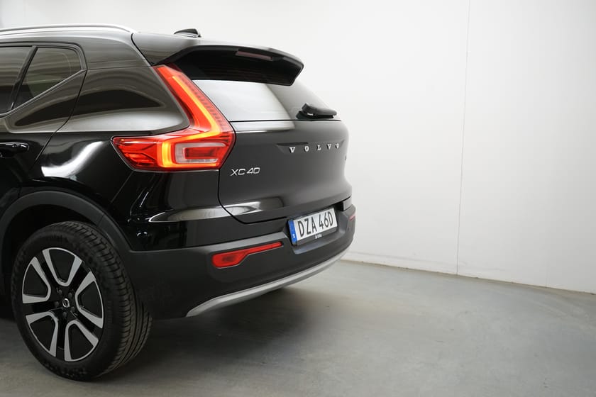 Bild 3 av Volvo XC40 B4 FWD Bensin Momentum Advanced Edt, Dragkrok, Baklucka elmanövrerad