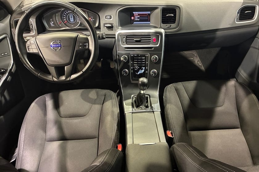 Bild 3 av Volvo V60 T3 150 HK LIMITED EDITION VOC DRAG KAMREM BYTT 976KR/ÅR