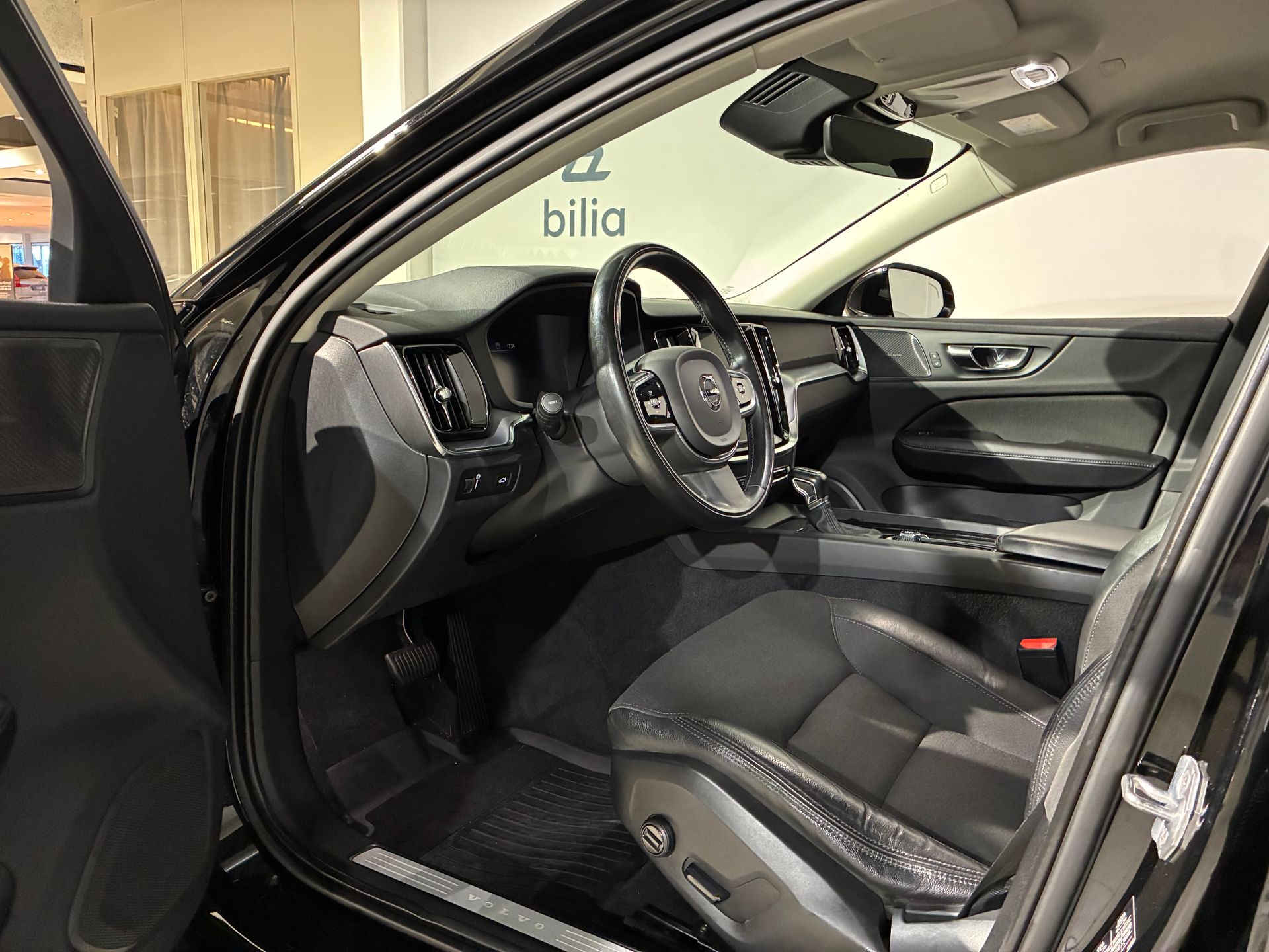 Volvo V60 D4 Momentum Advanced Edition 2019, bild 5/10