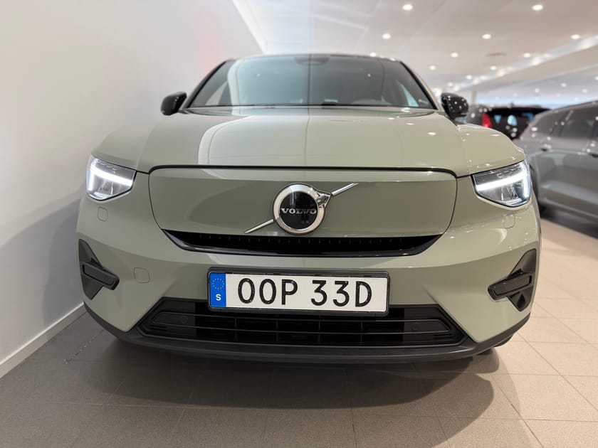 Bild 2 av Volvo C40 Recharge Core / Tonade rutor / Navigation / Backkamera / 10.000kr tillbehör /
