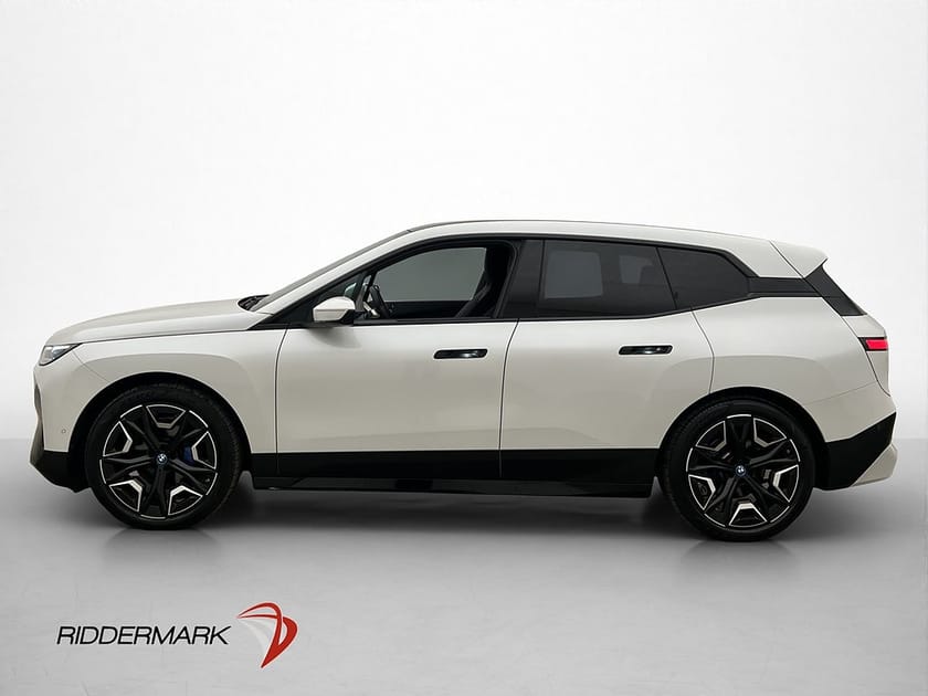 Bild 5 av BMW iX xDrive50 Sport Sky H/K HUD Luftfjä Laser Drag MOMS