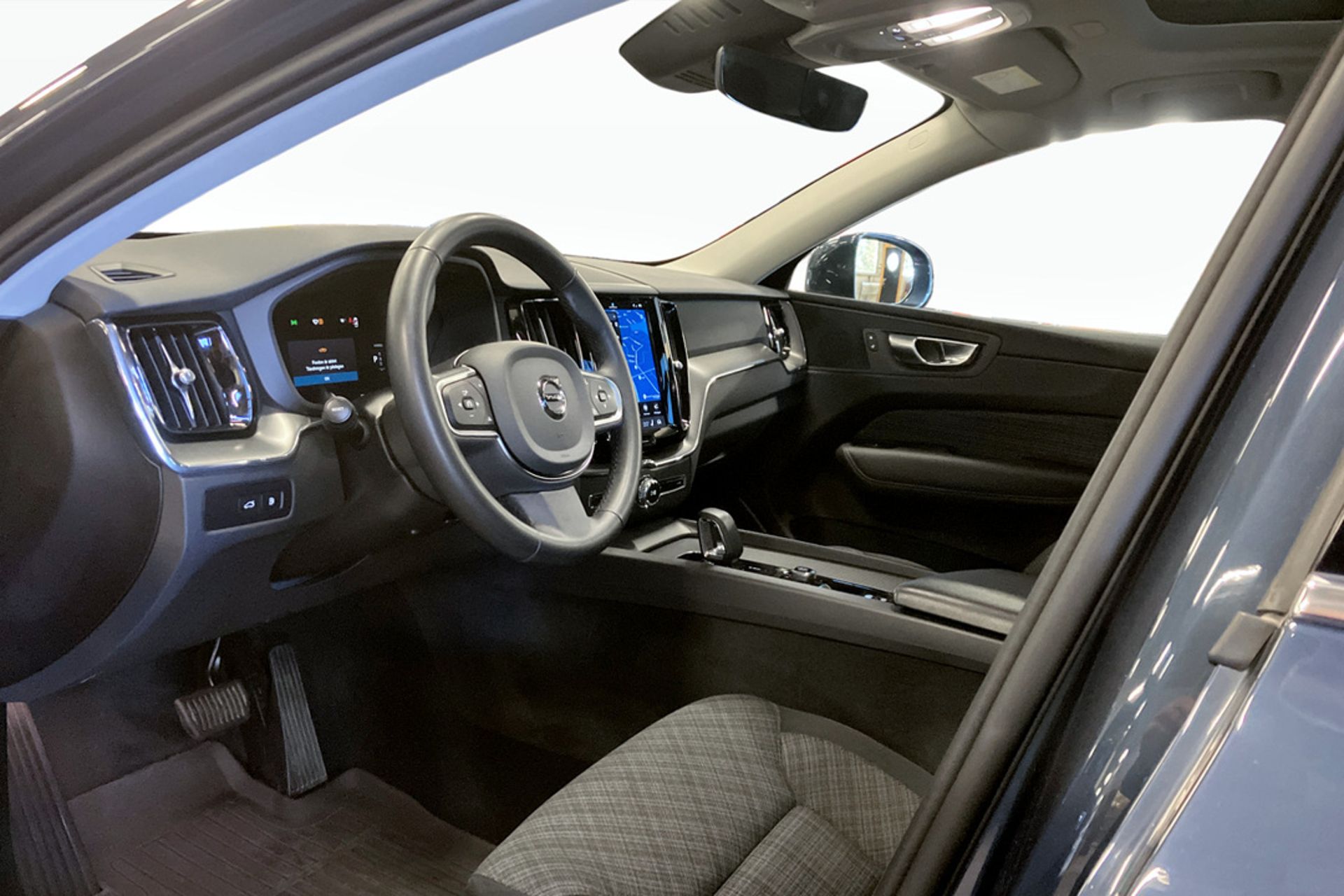 Volvo XC60 T6 Plug-In Hybrid AWD 2025, bild 5/9