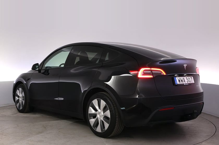 Bild 4 av Tesla Model Y Long Range AWD Autopilot Pano Drag