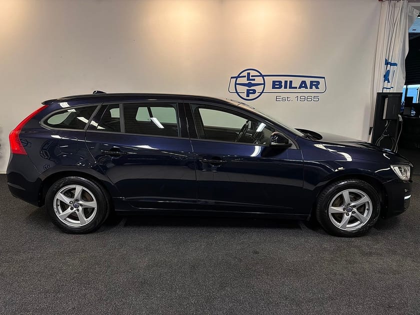 Bild 2 av Volvo V60 T3 Kinetic | Dragkrok | VOC | Rattvärme |  NY KAMREM