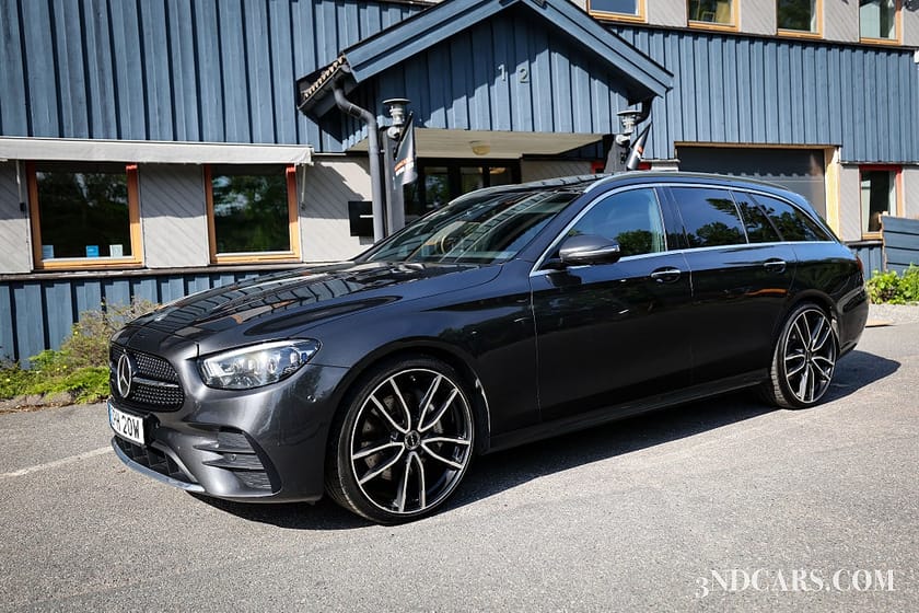 Bild 1 av Mercedes-Benz E 400 T d 4MATIC 9G AMG Line Premiumplus Panorama mm