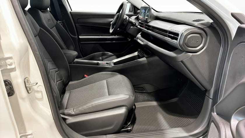 Bild 3 av Jeep Avenger e-Hybrid ALTITUDE MHEV T3 1.2 100HP DCT6 FWD