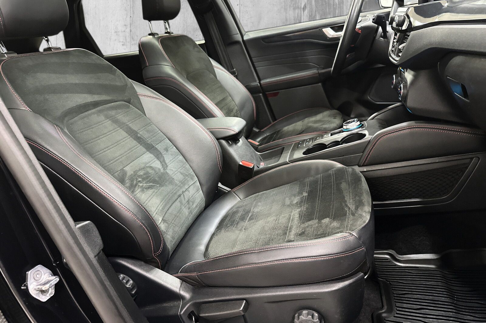 Ford Kuga Hybrid AWD bilde 16