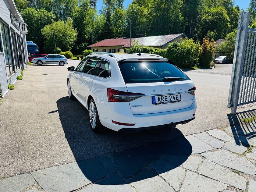 Bild 4 av Škoda Superb iV Kombi Skoda 1.4 TSI 218HK STYLE BUSINESS EDITION / DRAG