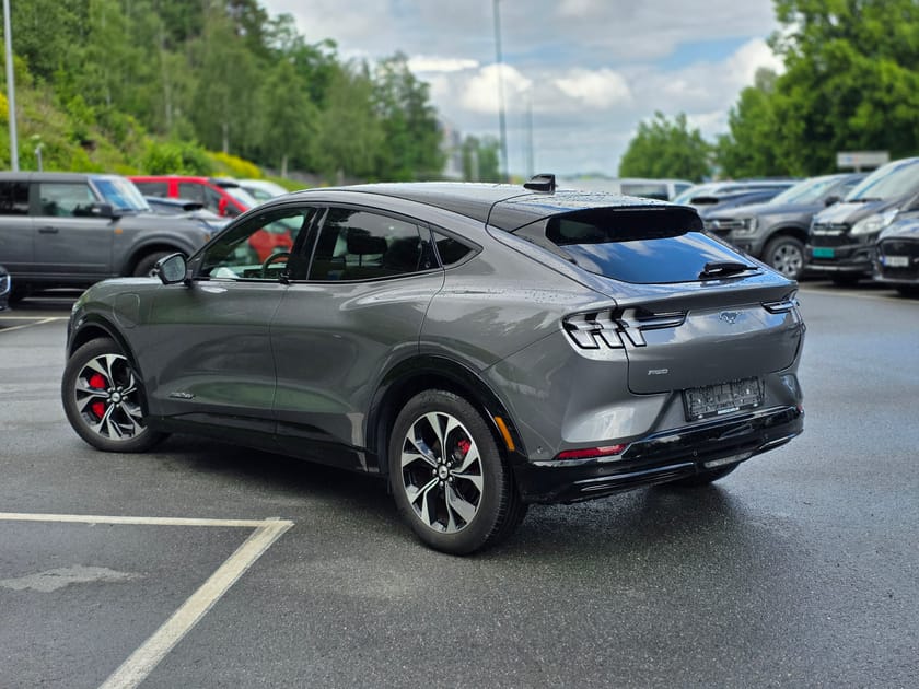 Bilde 2 av Ford Mustang Mach-E Long Range AWD LR |Forvarming |Serviceavtale |B&O|360-Kam|Matrix+