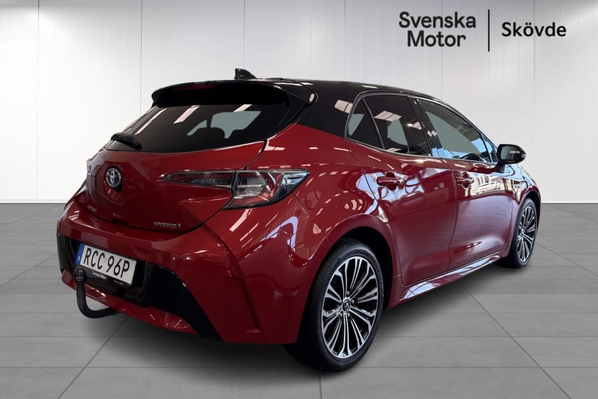 Bild 4 av Toyota Corolla Hybrid e-CVT 122 hk Style Bi-tone | Dragkrok | Vinterhjul
