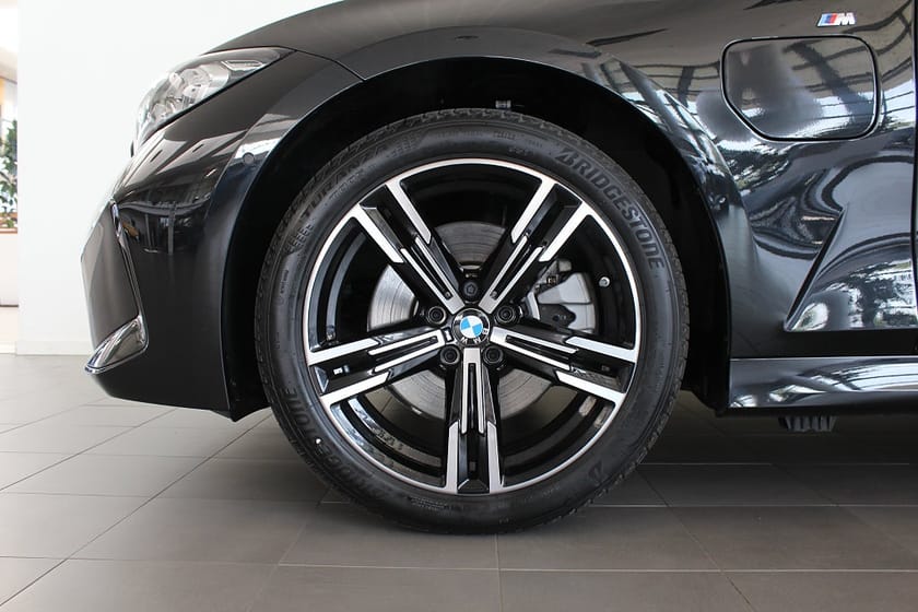 Bild 4 av BMW 330e Touring 4,95 ränta M Sport Drag Rattvärme Park Assist