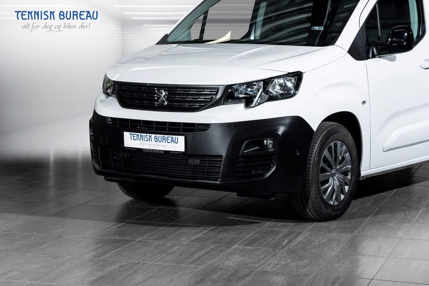 Bilde 2 av Peugeot e-Partner L2 50 KWh 275 KM WLTP | 3 SETER | SKYVEDØR H/V | LAZER