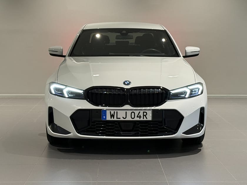 Bild 2 av BMW 330e xDrive Sedan M Sport Pro Drag AdptFartH H/K Comfort 19"