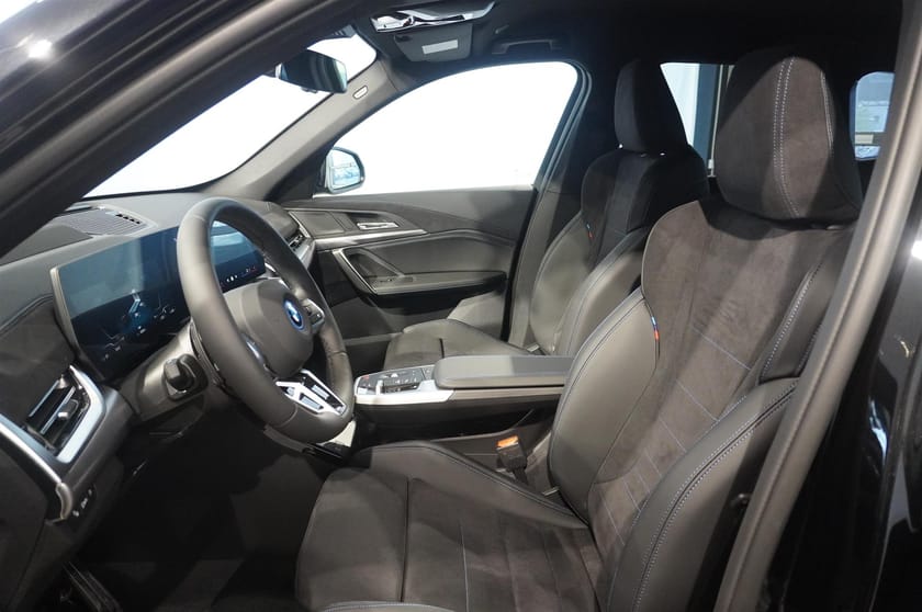 Bild 4 av BMW iX1 xDrive30 M Sport Business Ed Drag DA HUD
