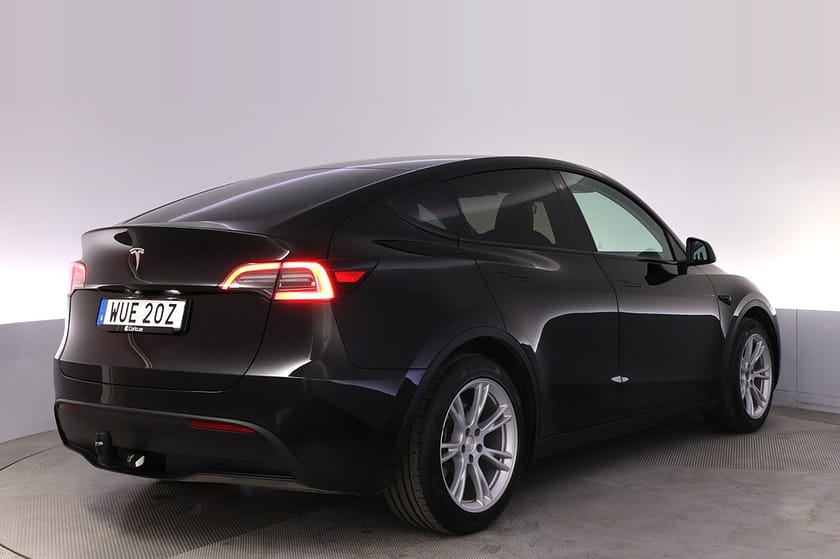 Bild 5 av Tesla Model Y Standard Range RWD Autopilot Panorama Drag
