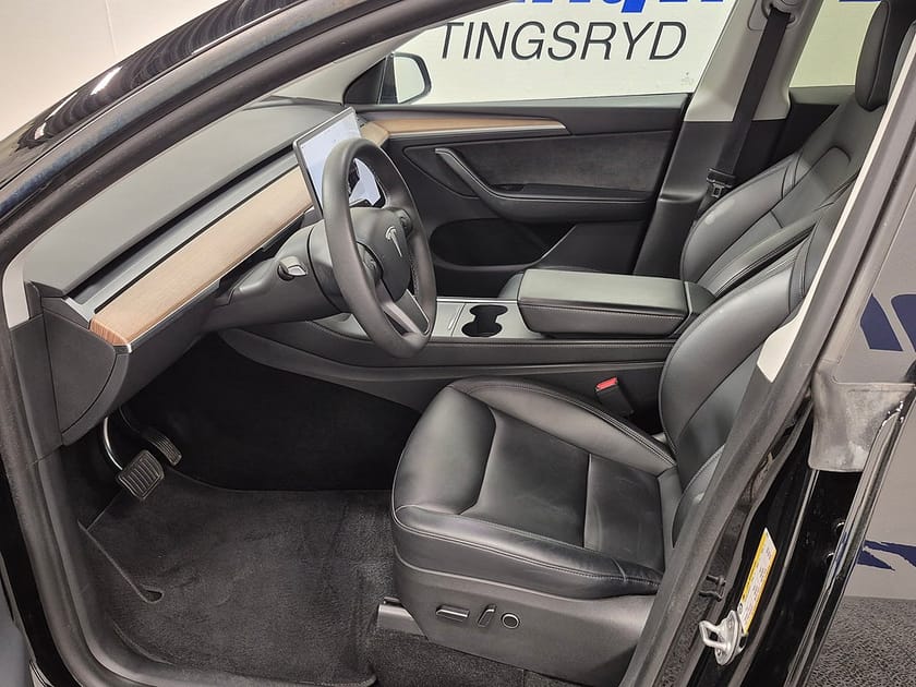Bild 2 av Tesla Model Y Long Range AWD 514HK 4x4 Panorama Läder