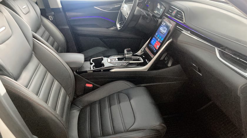 Bild 3 av Maxus Euniq 6 70 KWH PANO CARPLAY 177HK 360° KAMERA