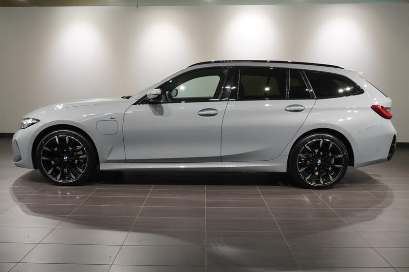Bild 2 av BMW 330e xDrive Touring