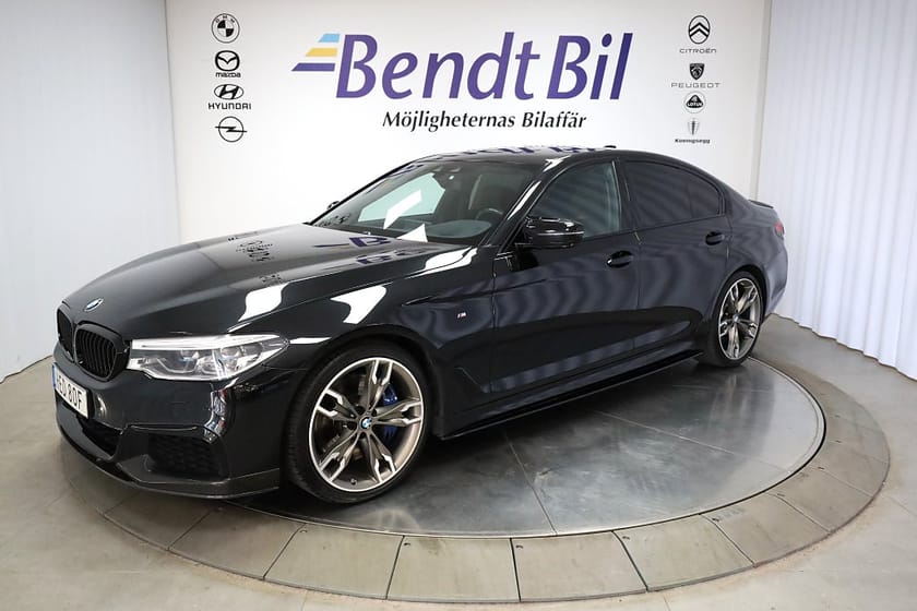 Bild 4 av BMW M550i xDrive Sedan M550 M-Sport | B&W | Massagestolar| Panorama