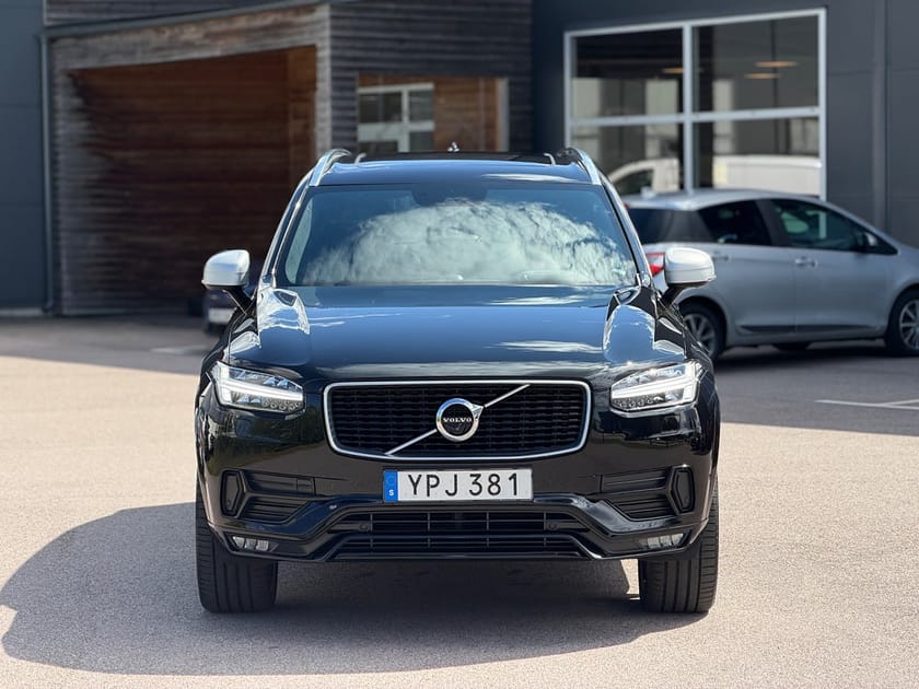 Bild 3 av Volvo XC90 7-seater T6 AWD R-Design B&W Pano 360 Drag Navi Skinn