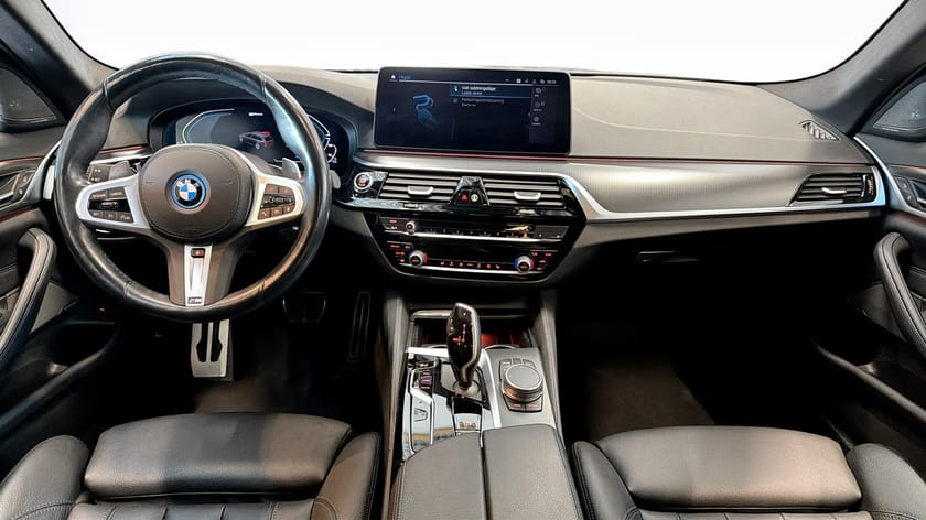 Bild 4 av BMW 530e xDrive Touring M-Sport Rattvärme H/K Drag