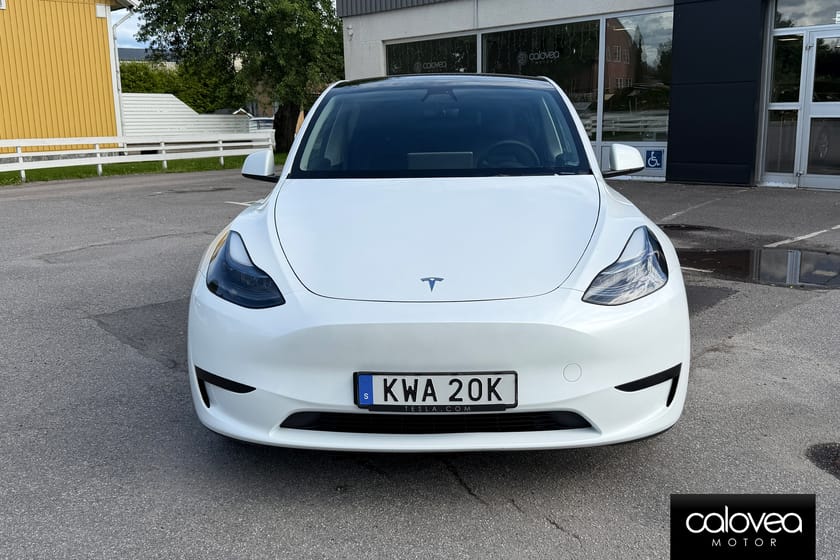 Bild 3 av Tesla Model Y Standard Range RWD Automat - Avtagbar dragkrok, Panorama