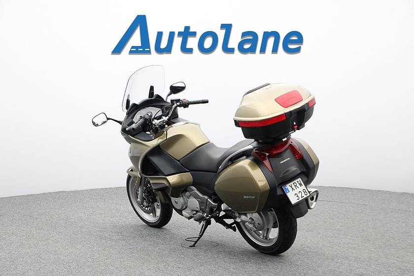 Bild 3 av Honda Powersports NT700VA Deauville *ABS, Nyservad, Nya Däck