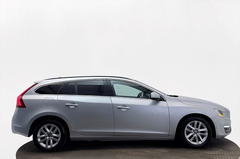 Bild 4 av Volvo V60 D4 AWD Momentum Drag Värmare Rattvärme Cockpit PDC 181hk