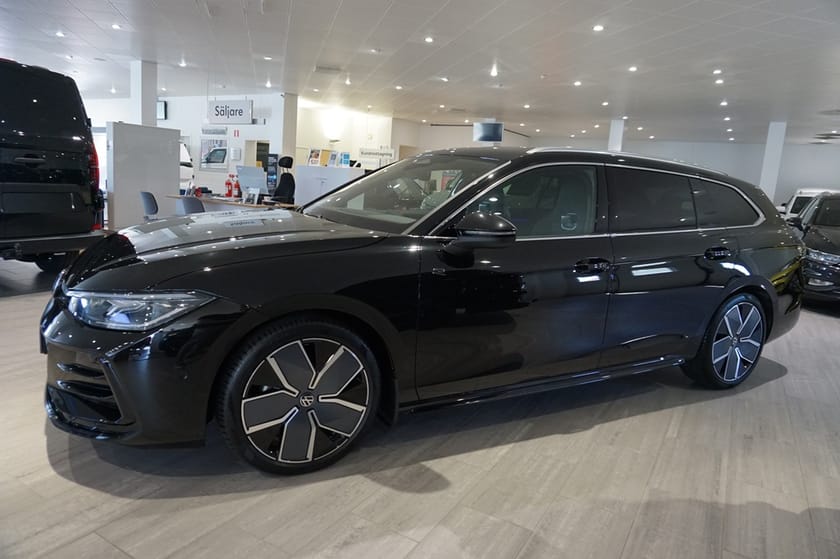 Bild 2 av Volkswagen Passat Sportscombi R-LINE 1.5 eTSI 150 Drag/Värmare