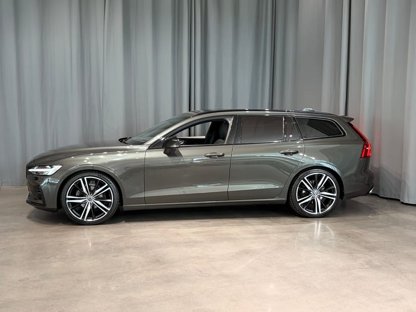 Bild 3 av Volvo V60 B4 II Bensin R-Design Vinterhjul