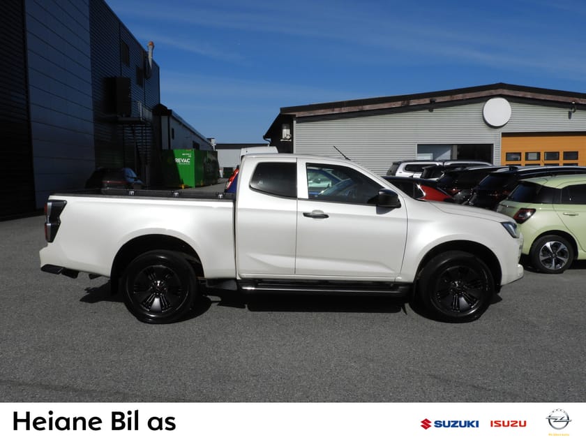 Bilde 3 av Isuzu D-Max Space Cab Extended Premium Black 163hk automat